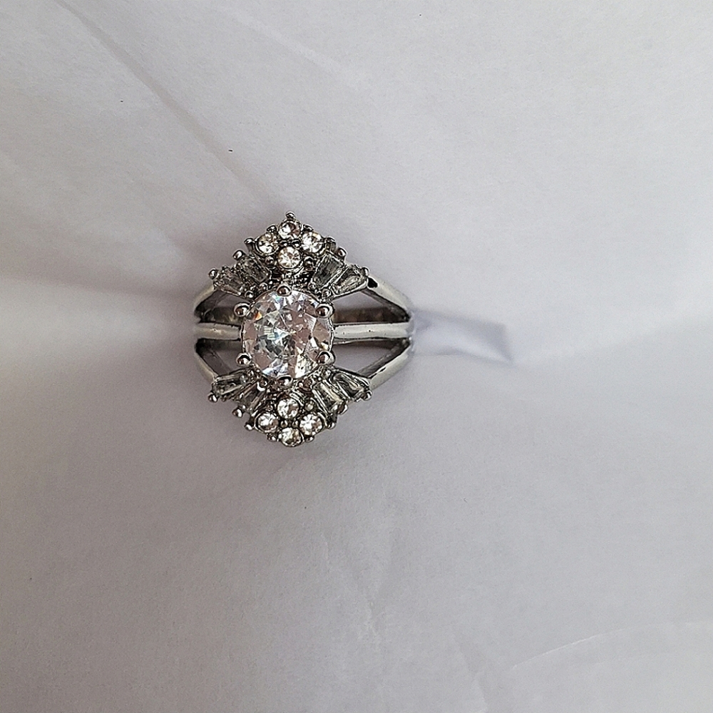 New Fashion White Sapphire Wedding Ring - Picture 3 of 4